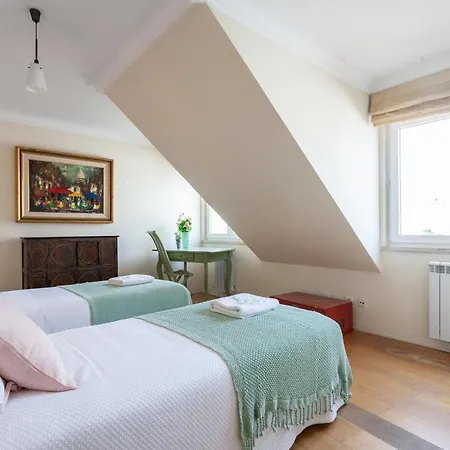 Flh Chic Chiado Exotic Spacious Lägenhet *